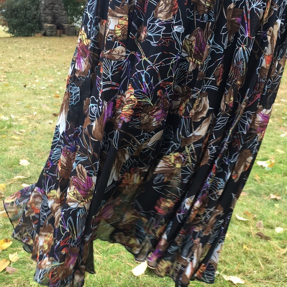 Tramp Dresses & Skirts - TRAMP Midi Pleated Floral Skirt M